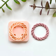 Load image into Gallery viewer, Big Circle Donut Twist Extruded Dupe