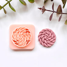 Load image into Gallery viewer, Circle Ball Twist Extruded Dupe