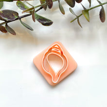 Load image into Gallery viewer, Conch Shell Outline