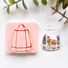 Load image into Gallery viewer, Long Wide Bottom Terrarium