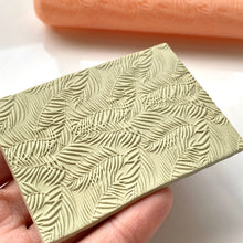 Load image into Gallery viewer, Dense Leafy Texture Roller