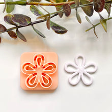Load image into Gallery viewer, 5-Petal Flower Outline