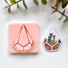 Load image into Gallery viewer, Diamond Flat Bottom Terrarium