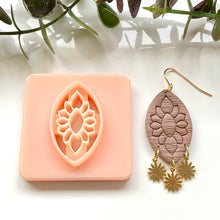 Load image into Gallery viewer, Boho Pointy Oval