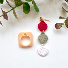 Load image into Gallery viewer, Ornament B Stud