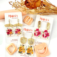 Load image into Gallery viewer, 5-Petal Droopy Charm Dupe