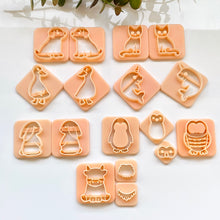 Load image into Gallery viewer, Animal Cutters Bundle of 8 (17 Cutters)