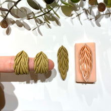 Load image into Gallery viewer, Long Leaf