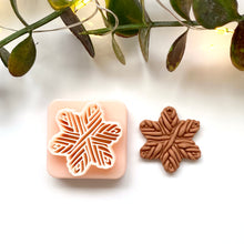Load image into Gallery viewer, Little Snowflake Rattan