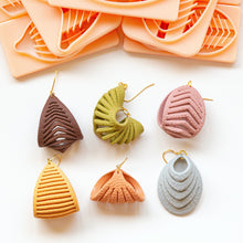 Load image into Gallery viewer, Pointy Oval Open Leather Twist