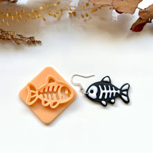 Load image into Gallery viewer, Fish Skeleton