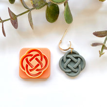 Load image into Gallery viewer, Four Circles Celtic Knot Dupe