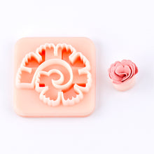 Load image into Gallery viewer, Big Organic Petal Roller Cutter