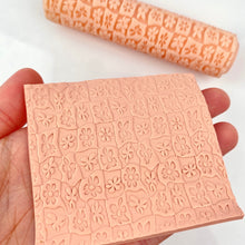 Load image into Gallery viewer, Wavy Flower Grid Texture Roller