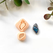 Load image into Gallery viewer, Conch Shell Abalone Shell Stud Dupe
