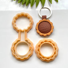 Load image into Gallery viewer, Round Sunflower Stitch Keychain Set
