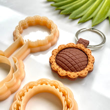 Load image into Gallery viewer, Round Sunflower Stitch Keychain Set
