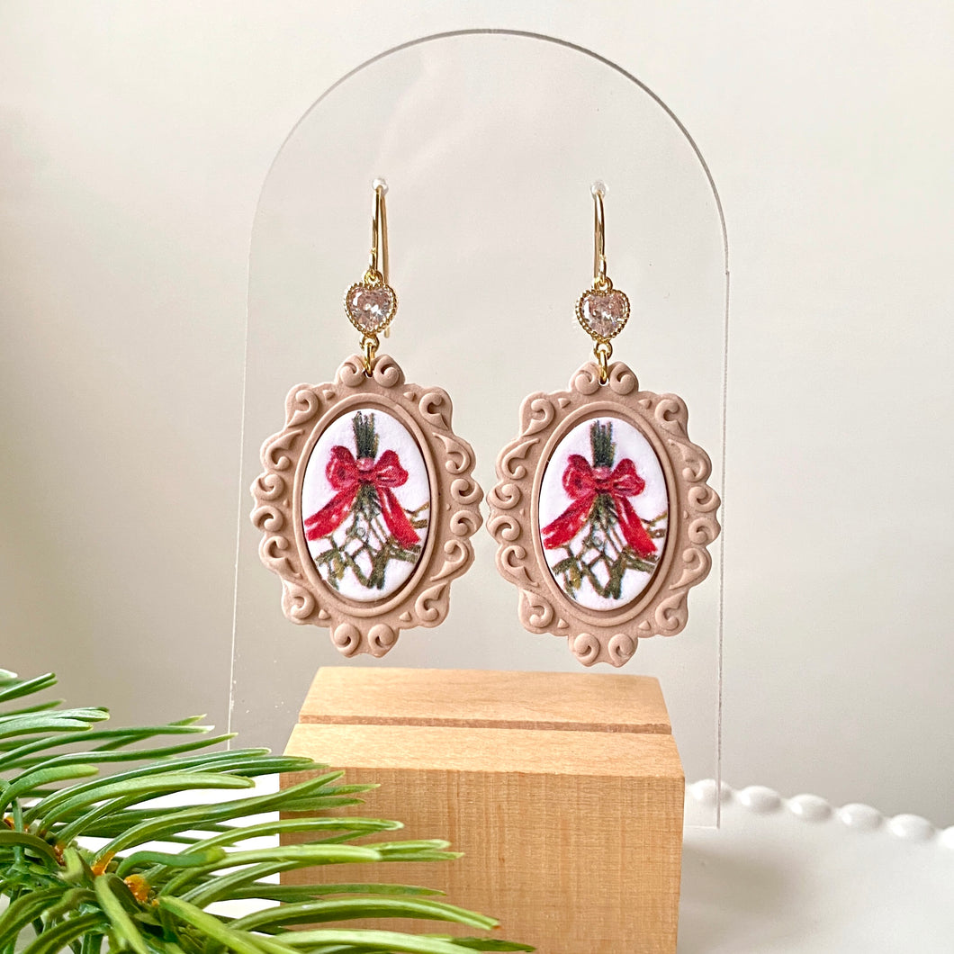 Mistletoe Frame Dangles