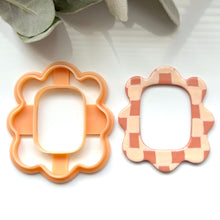 Load image into Gallery viewer, Wide Scallop Photo Frame
