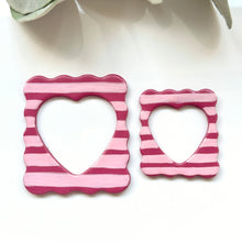 Load image into Gallery viewer, Wavy Heart Photo Frame
