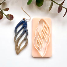 Load image into Gallery viewer, Swirl Ornamental
