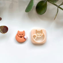 Load image into Gallery viewer, Curled Fox Stud

