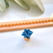 Load image into Gallery viewer, Pointy Petal Blade
