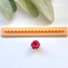 Load image into Gallery viewer, Small Organic Petal Blade
