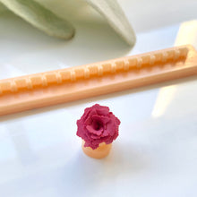 Load image into Gallery viewer, Small Organic Petal Blade
