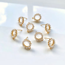 Load image into Gallery viewer, Pearl Circle Bezel Post (10 pcs)
