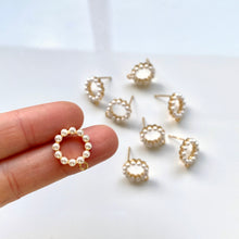 Load image into Gallery viewer, Pearl Circle Bezel Post (10 pcs)
