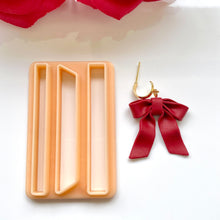 Load image into Gallery viewer, Organic Bow Builder
