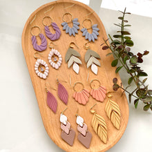 Load image into Gallery viewer, Tiered Leaf Set
