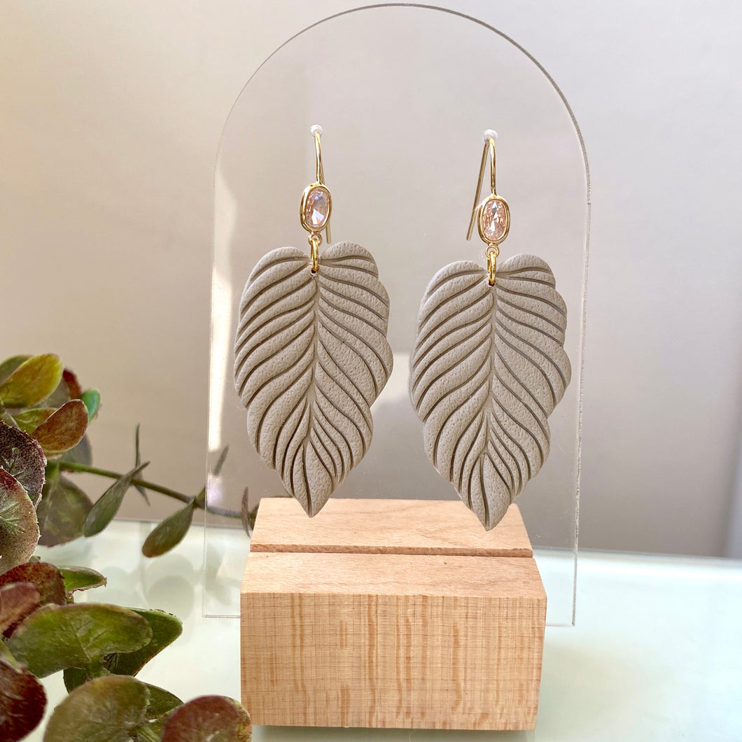 Single Organic Leaf Dangles (Light Green)