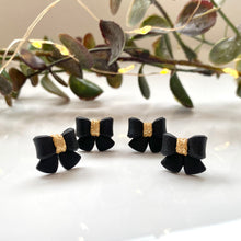 Load image into Gallery viewer, Black Glitter Strip Bow Stud
