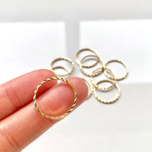 Load image into Gallery viewer, Textured Circle Bezel Connector (10 pcs) | More Sizes
