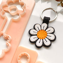 Load image into Gallery viewer, Daisy Outline Stitch Keychain Set
