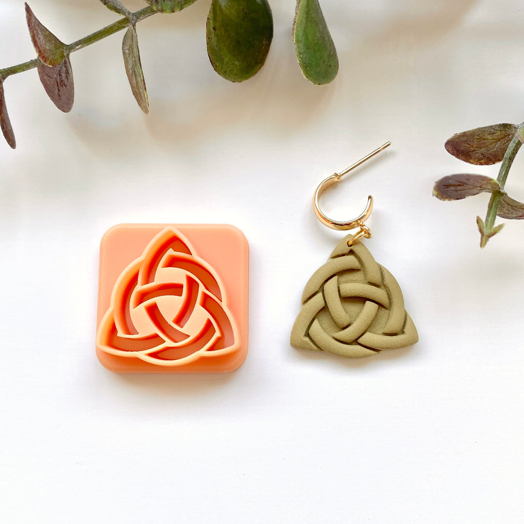 Triangle Celtic Knot Dupe