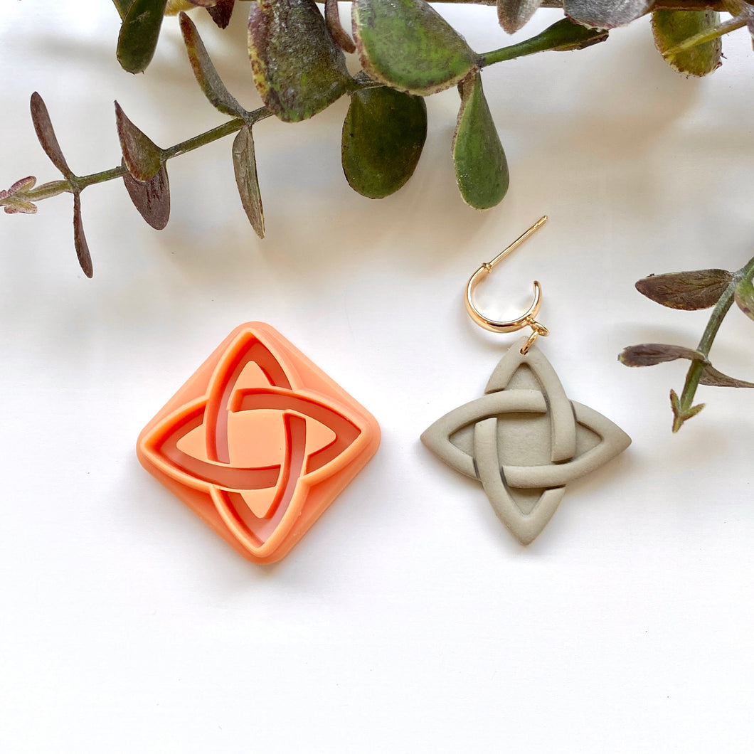 Four Point Celtic Knot Dupe