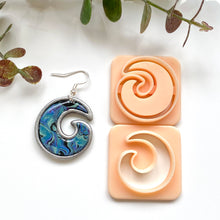 Load image into Gallery viewer, Circle Swirl Abalone Shell Dupe
