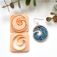 Load image into Gallery viewer, Circle Swirl Abalone Shell Dupe
