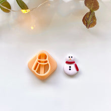 Load image into Gallery viewer, Snowman Scarf Stud
